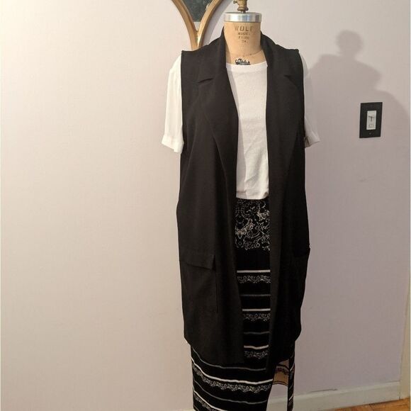 Black sleeveless vest   - Picture 1 of 6
